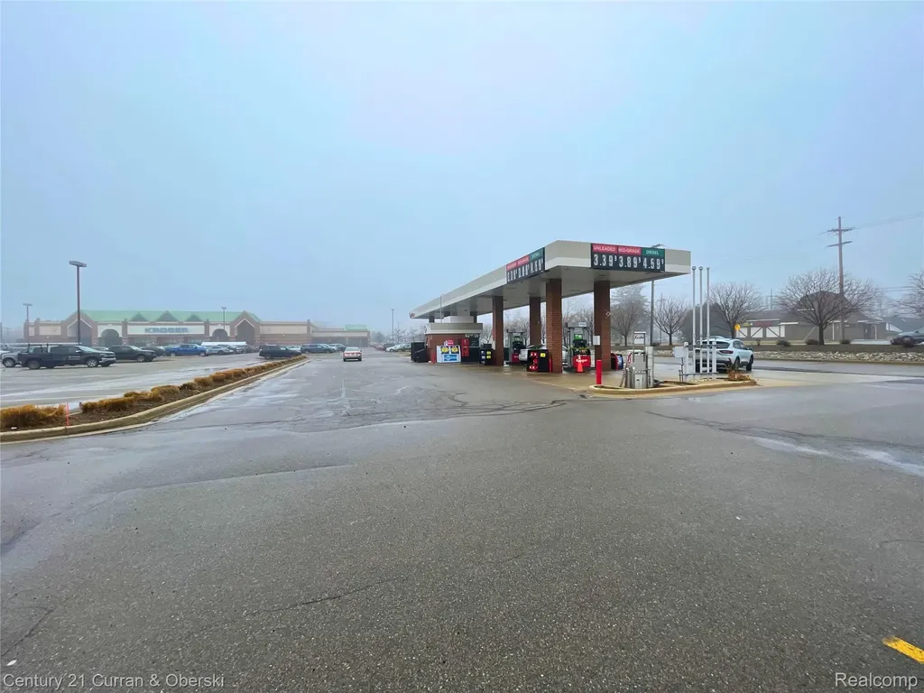 2057 South Boulevard W Troy City MI 48098