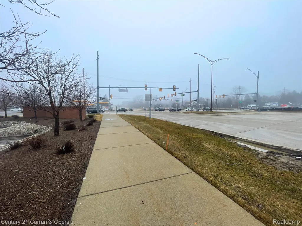 2057 South Boulevard W Troy City MI 48098