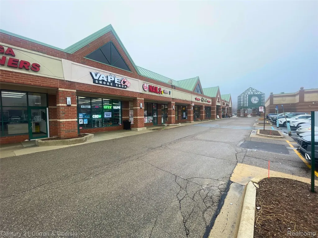 2057 South Boulevard W Troy City MI 48098