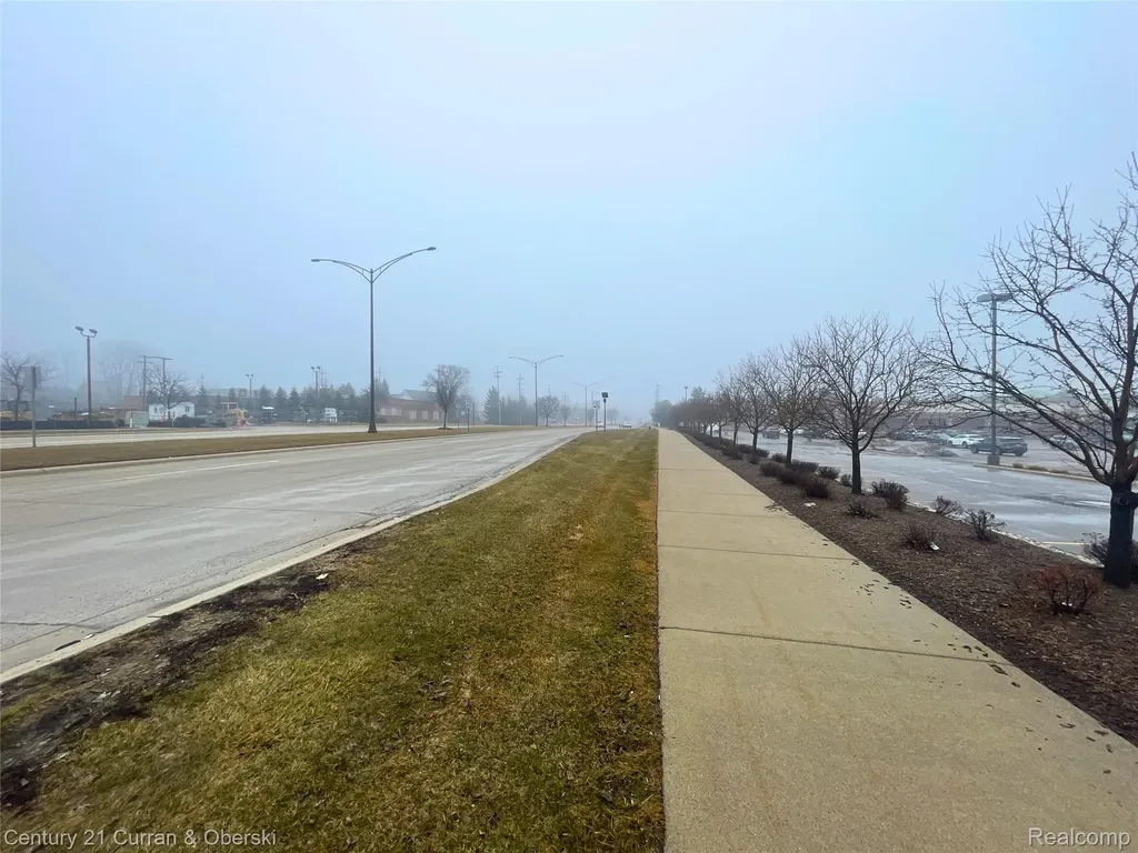 2057 South Boulevard W Troy City MI 48098