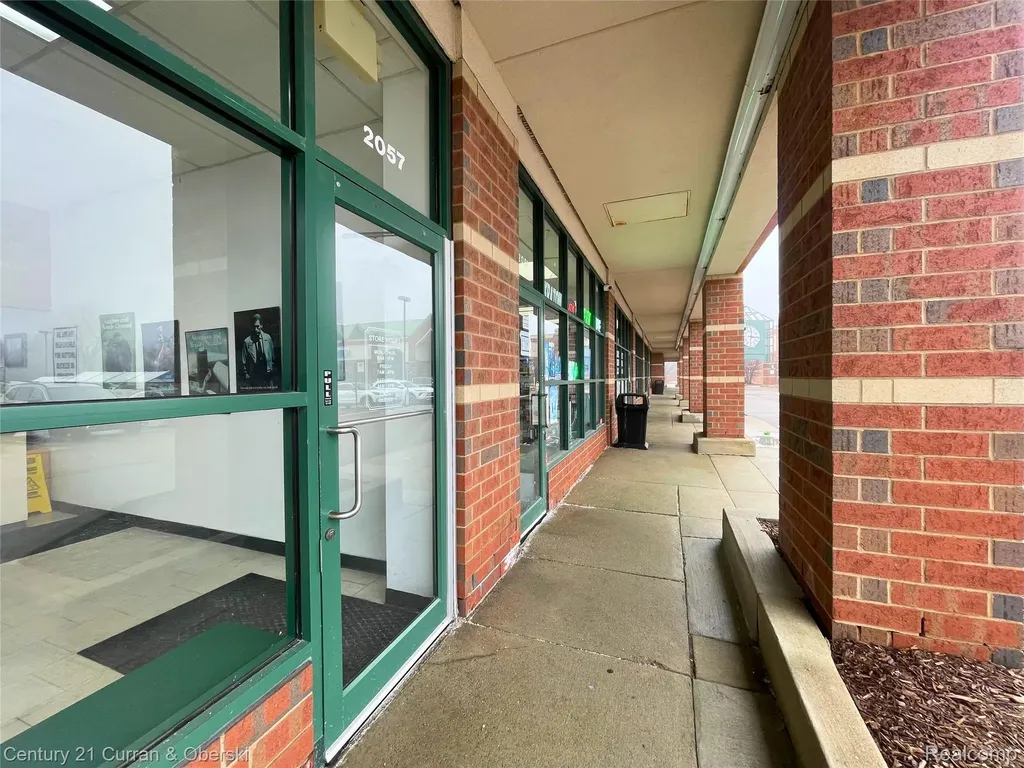 2057 South Boulevard W Troy City MI 48098