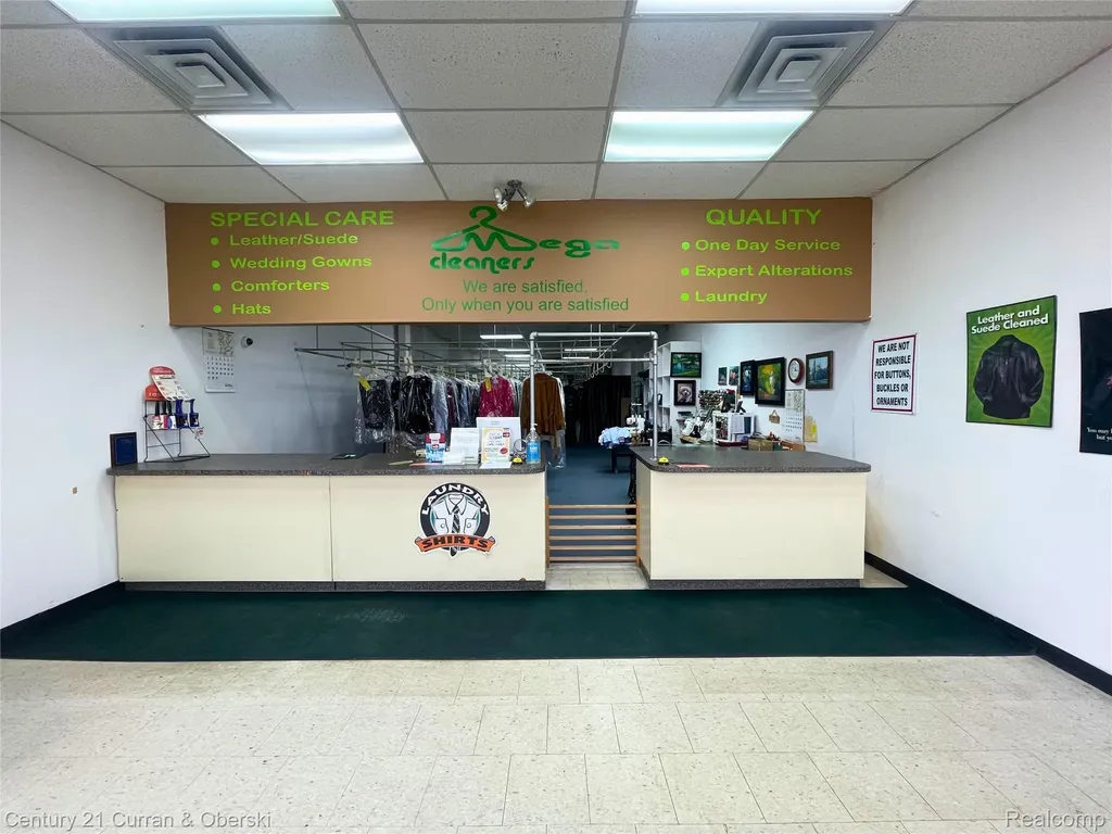 2057 South Boulevard W Troy City MI 48098