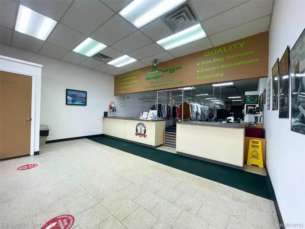 2057 South Boulevard W Troy City MI 48098