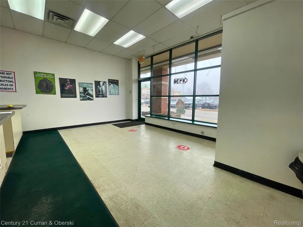 2057 South Boulevard W Troy City MI 48098