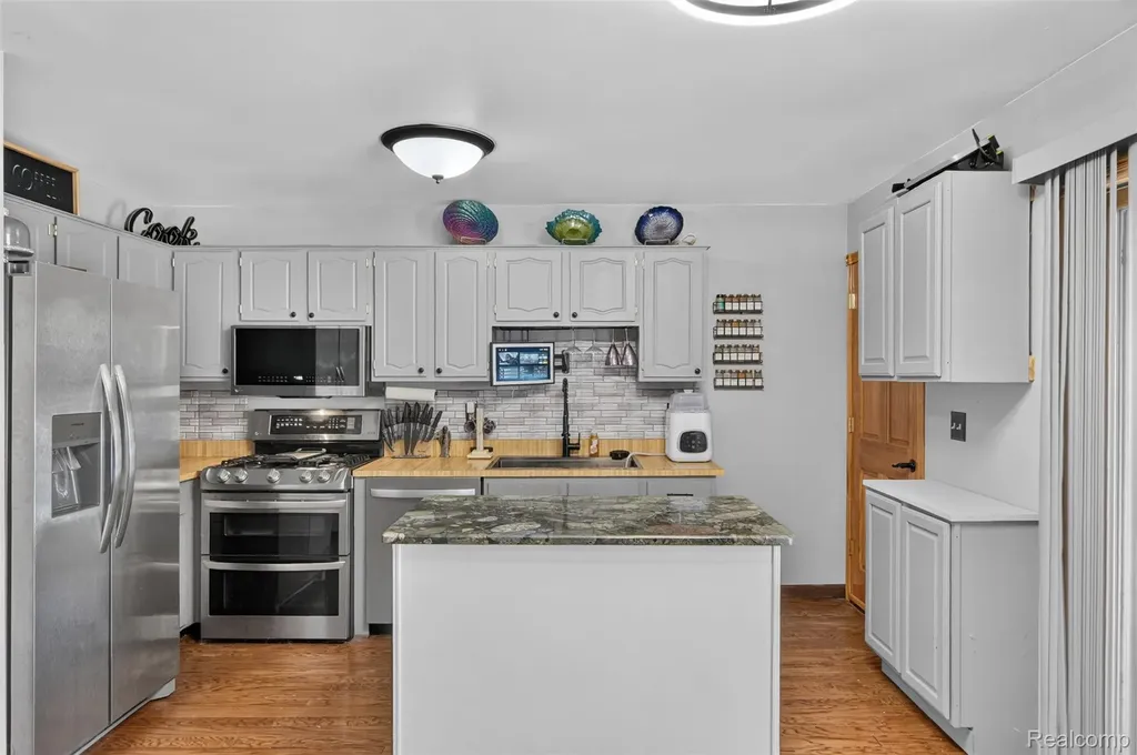 44100 Somerset Square Canton Charter Township MI 48187
