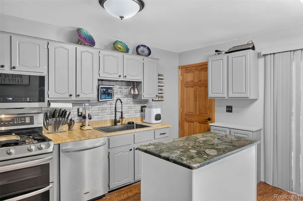 44100 Somerset Square Canton Charter Township MI 48187