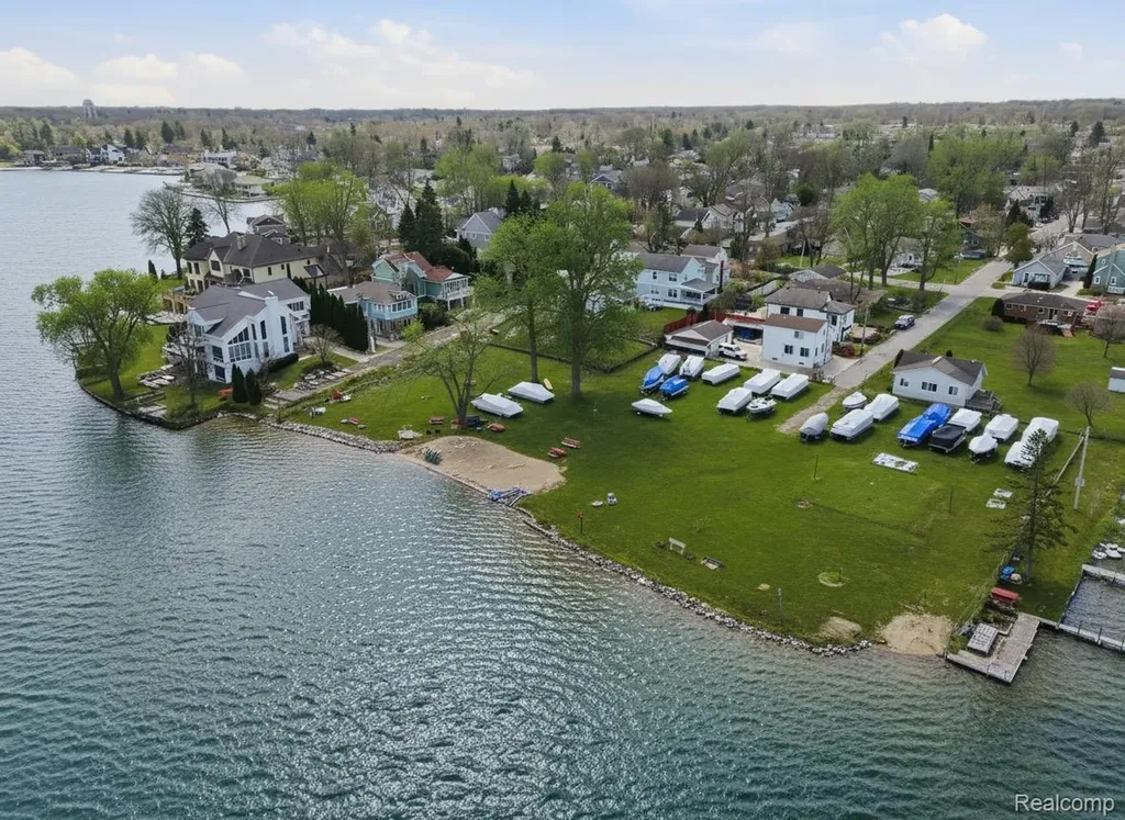 1628 Beechmont Street Keego Harbor City MI 48320