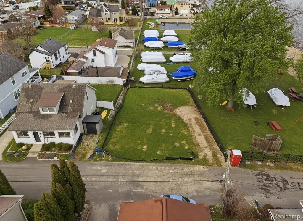 1628 Beechmont Street Keego Harbor City MI 48320