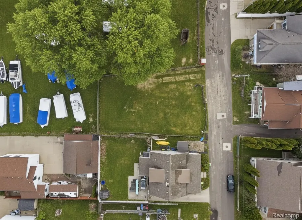 1628 Beechmont Street Keego Harbor City MI 48320