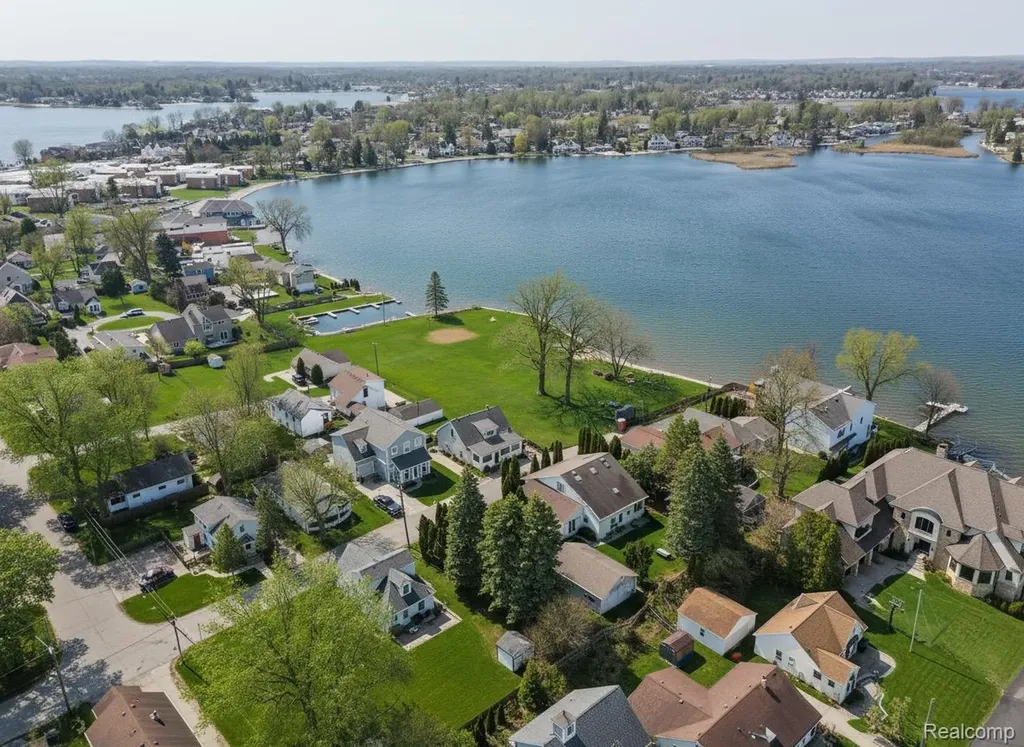 1628 Beechmont Street Keego Harbor City MI 48320