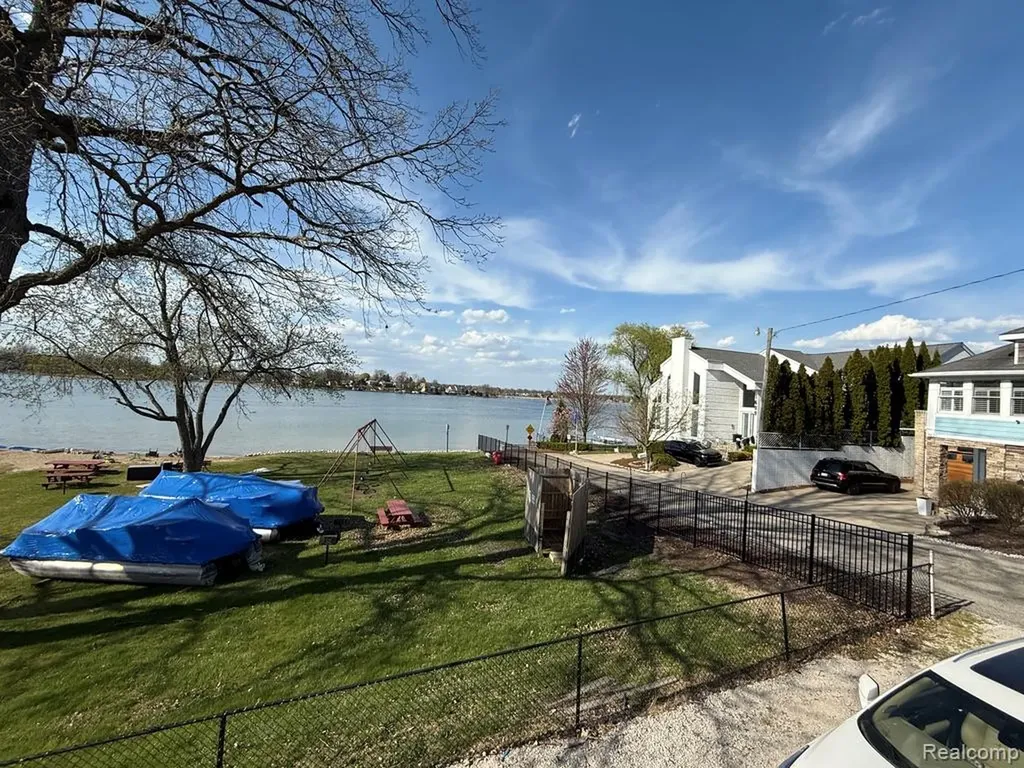 1628 Beechmont Street Keego Harbor City MI 48320