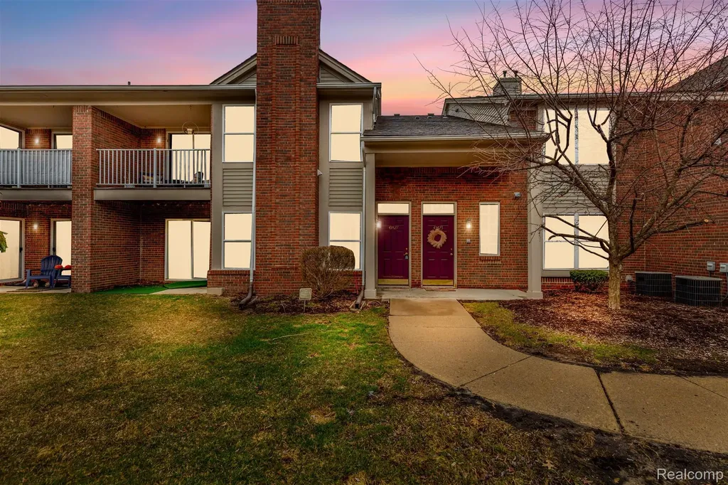 43427 Claremont Drive E Clinton Charter Township MI 48038