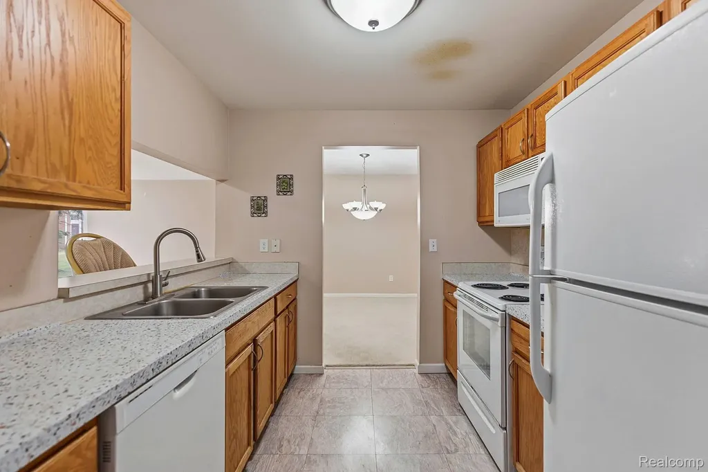 43427 Claremont Drive E Clinton Charter Township MI 48038
