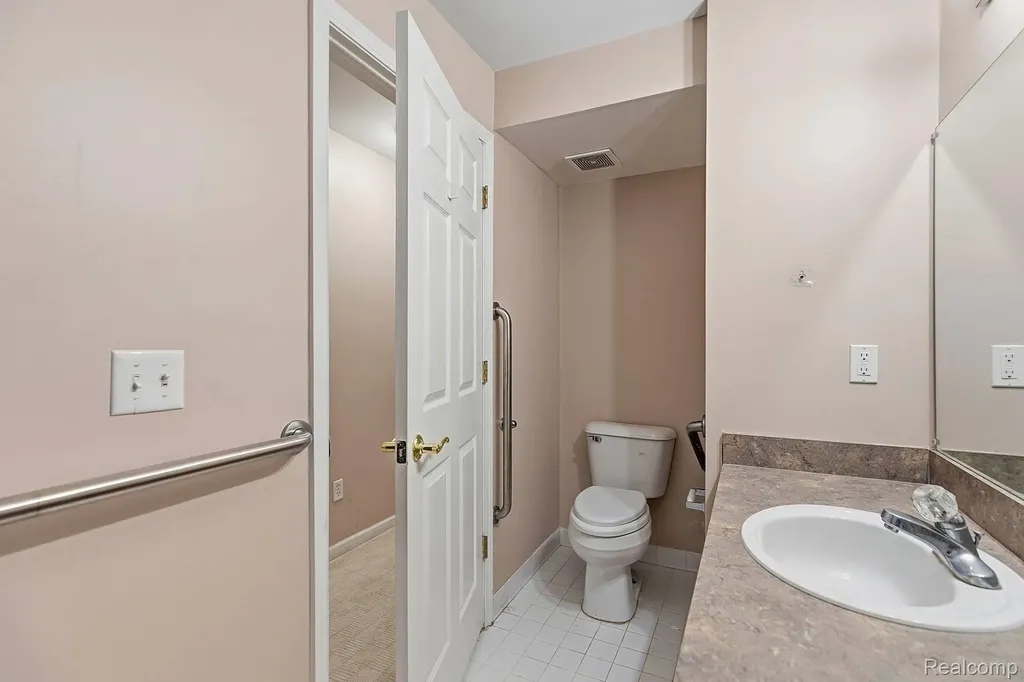 43427 Claremont Drive E Clinton Charter Township MI 48038
