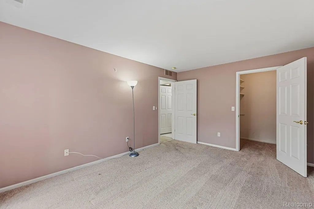 43427 Claremont Drive E Clinton Charter Township MI 48038