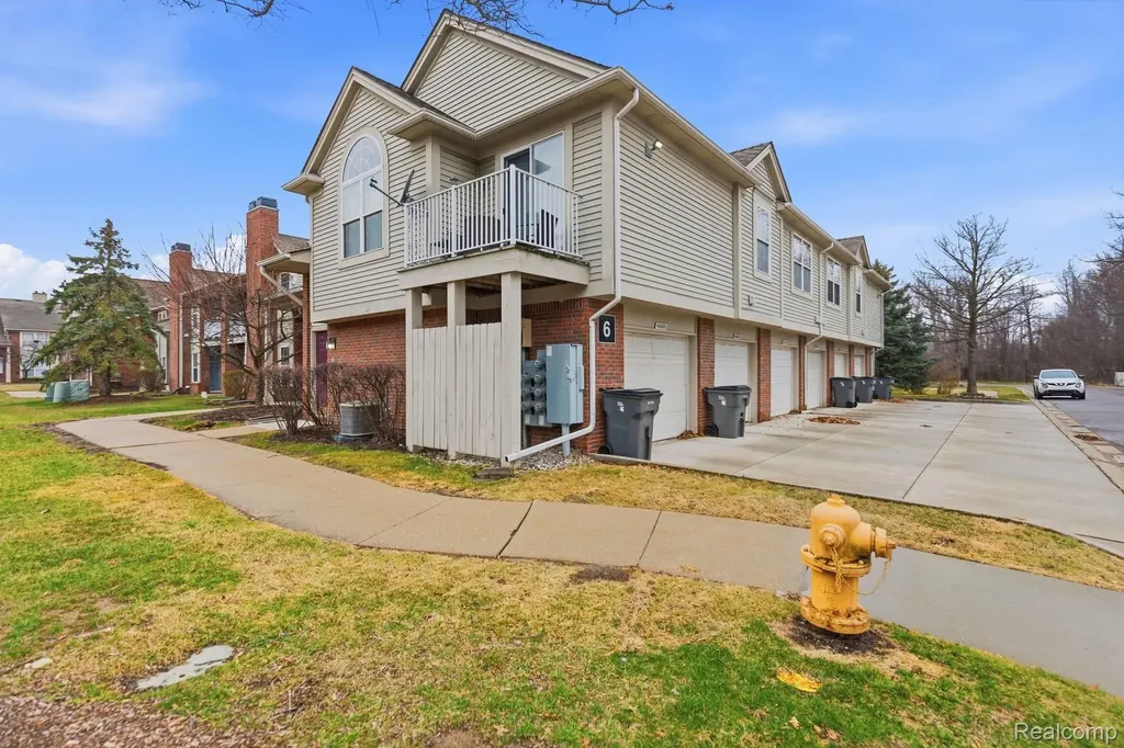 43427 Claremont Drive E Clinton Charter Township MI 48038