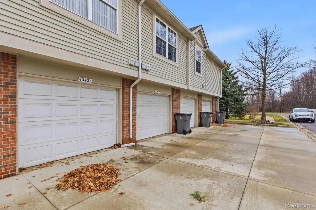 43427 Claremont Drive E Clinton Charter Township MI 48038