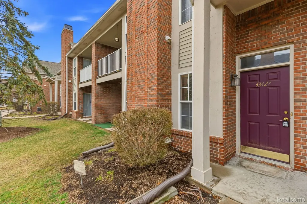 43427 Claremont Drive E Clinton Charter Township MI 48038
