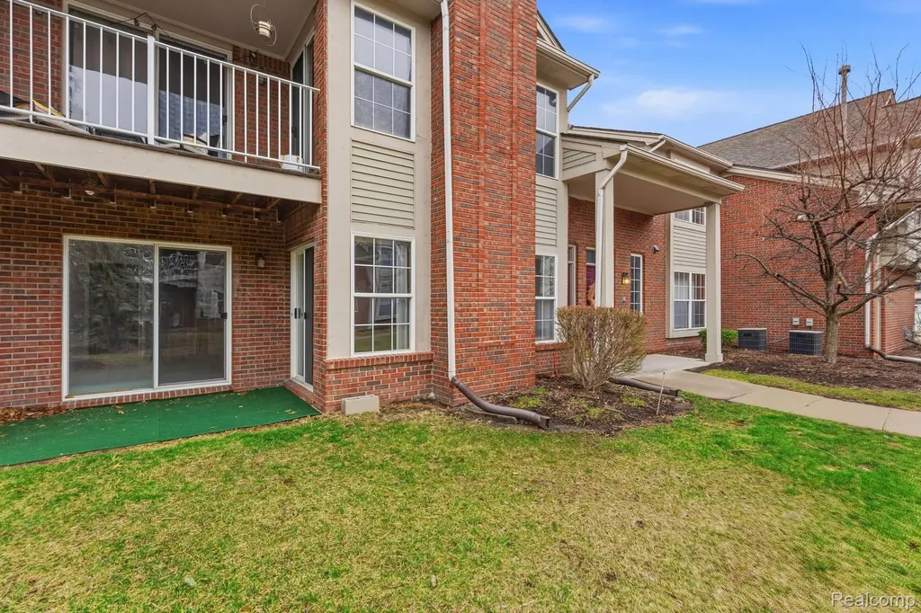43427 Claremont Drive E Clinton Charter Township MI 48038