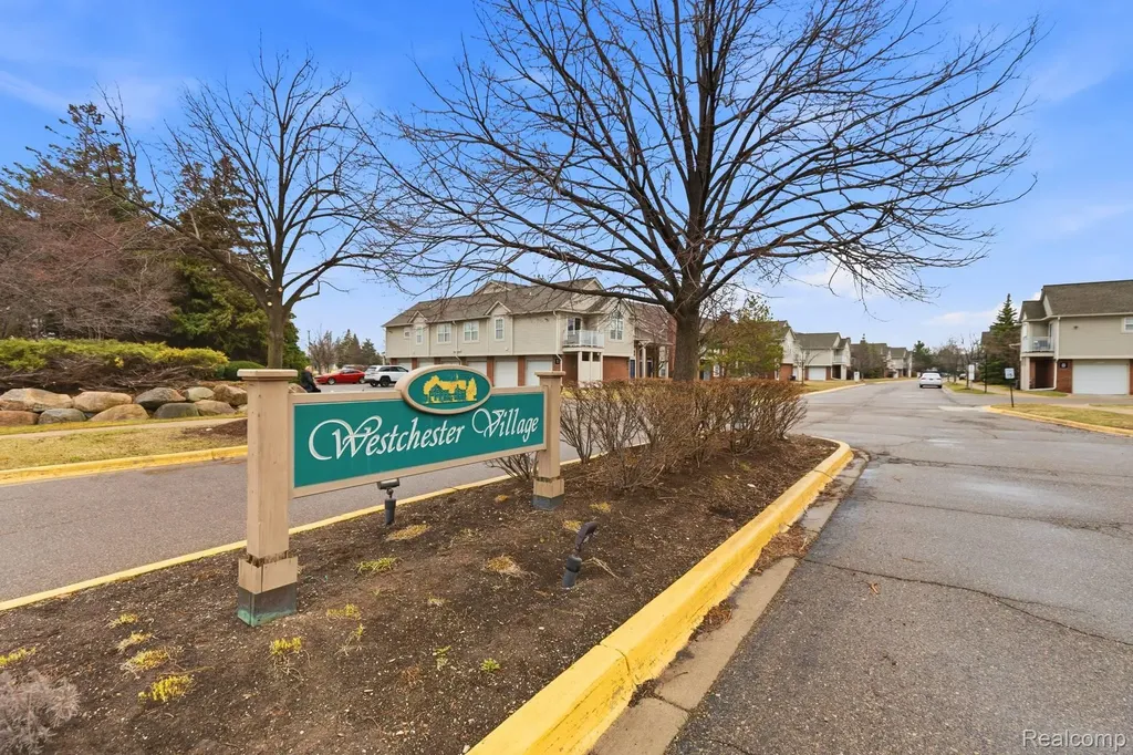 43427 Claremont Drive E Clinton Charter Township MI 48038