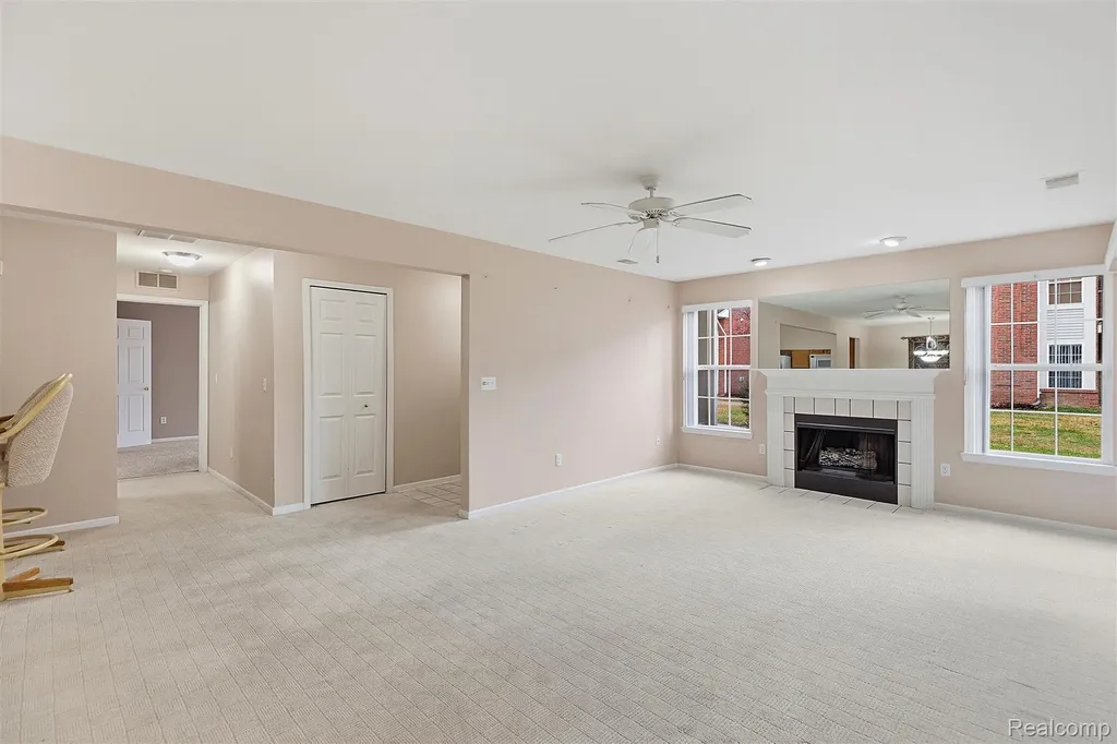 43427 Claremont Drive E Clinton Charter Township MI 48038