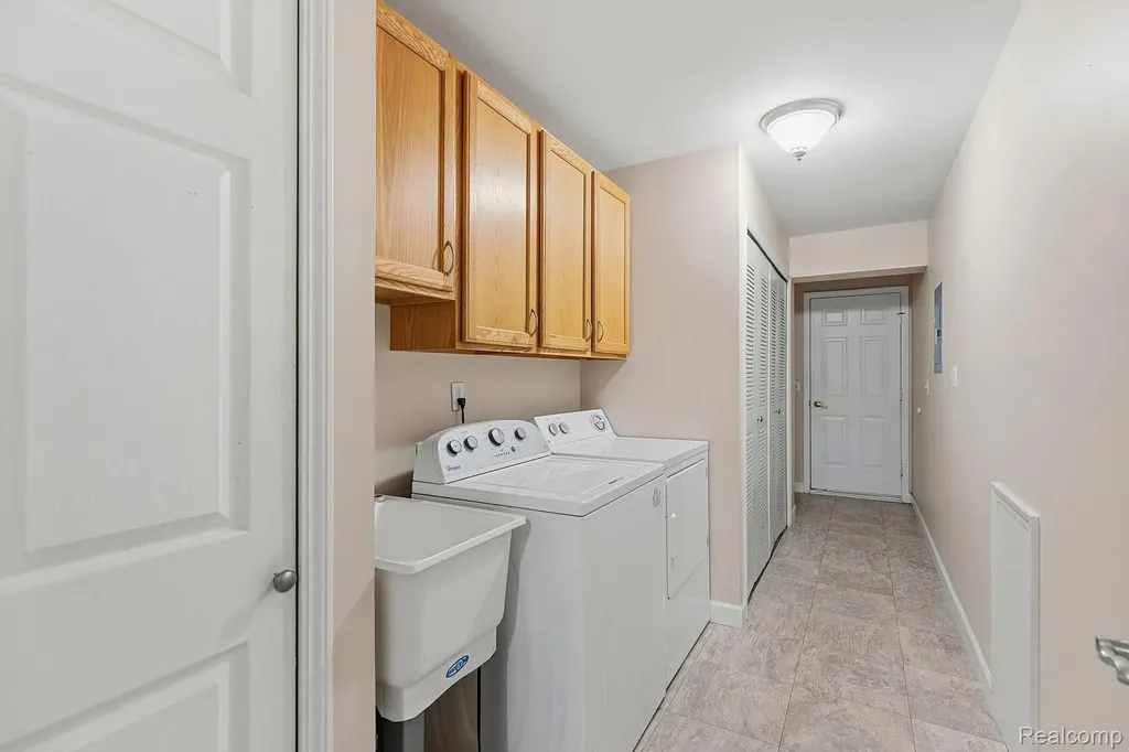 43427 Claremont Drive E Clinton Charter Township MI 48038