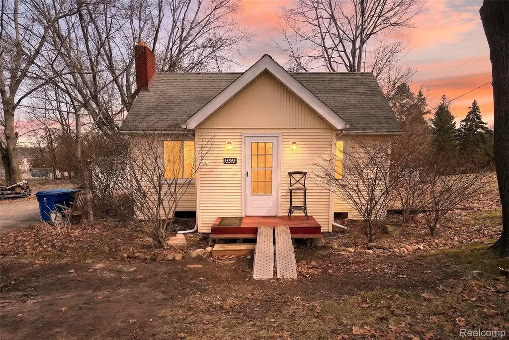 13343 N Fenton Road Fenton Charter Township MI 48430