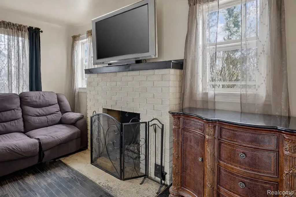 13343 N Fenton Road Fenton Charter Township MI 48430