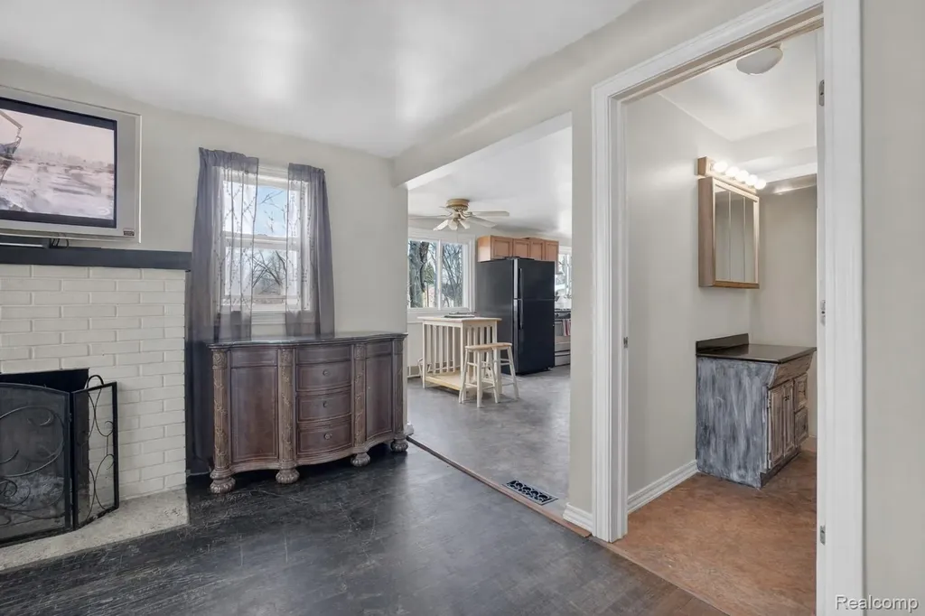 13343 N Fenton Road Fenton Charter Township MI 48430
