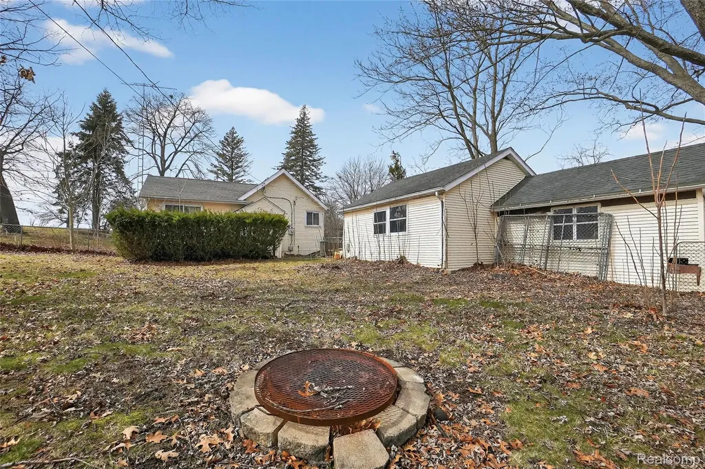 13343 N Fenton Road Fenton Charter Township MI 48430