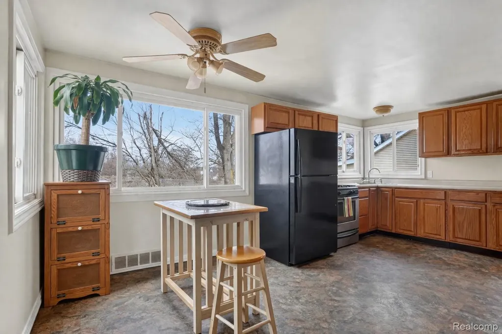 13343 N Fenton Road Fenton Charter Township MI 48430