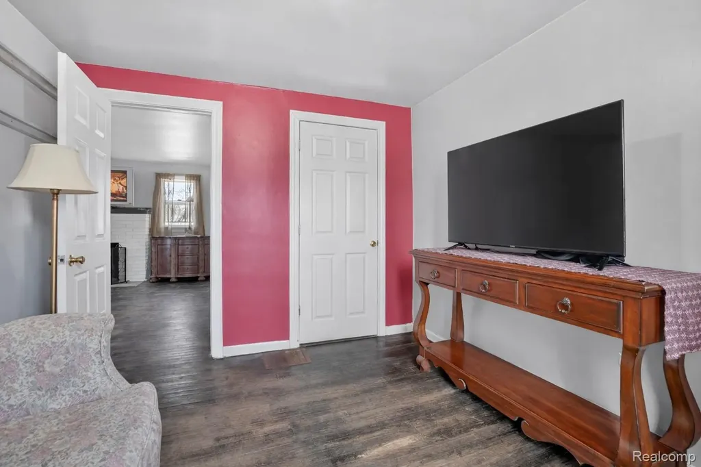 13343 N Fenton Road Fenton Charter Township MI 48430