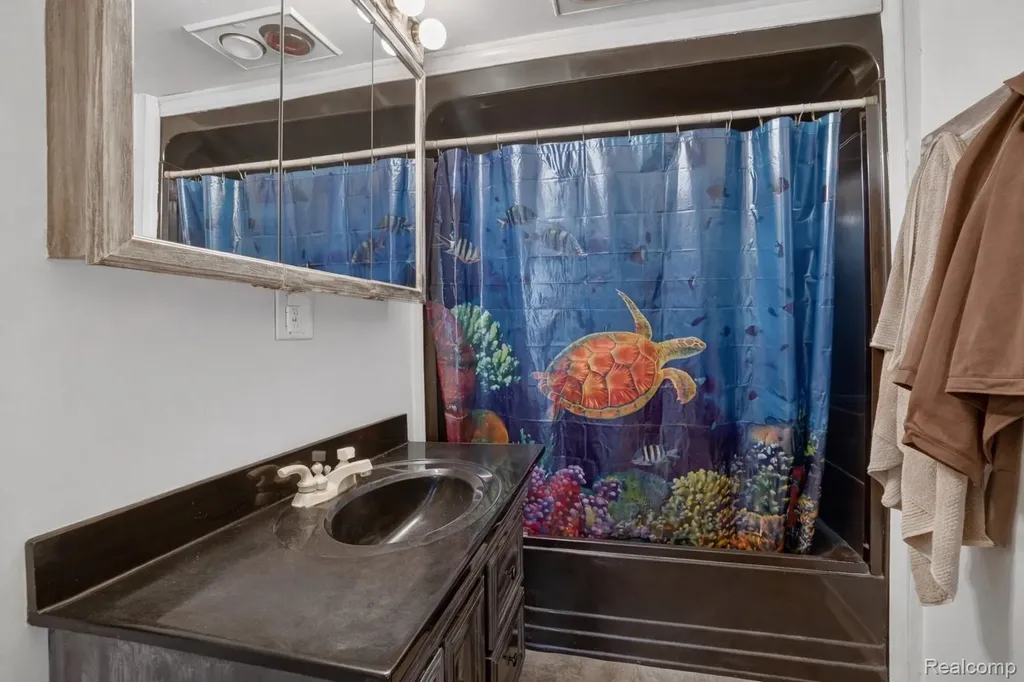 13343 N Fenton Road Fenton Charter Township MI 48430