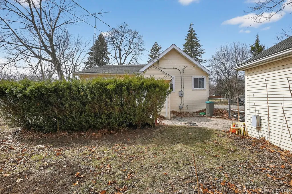 13343 N Fenton Road Fenton Charter Township MI 48430