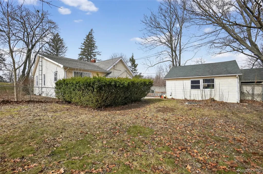 13343 N Fenton Road Fenton Charter Township MI 48430