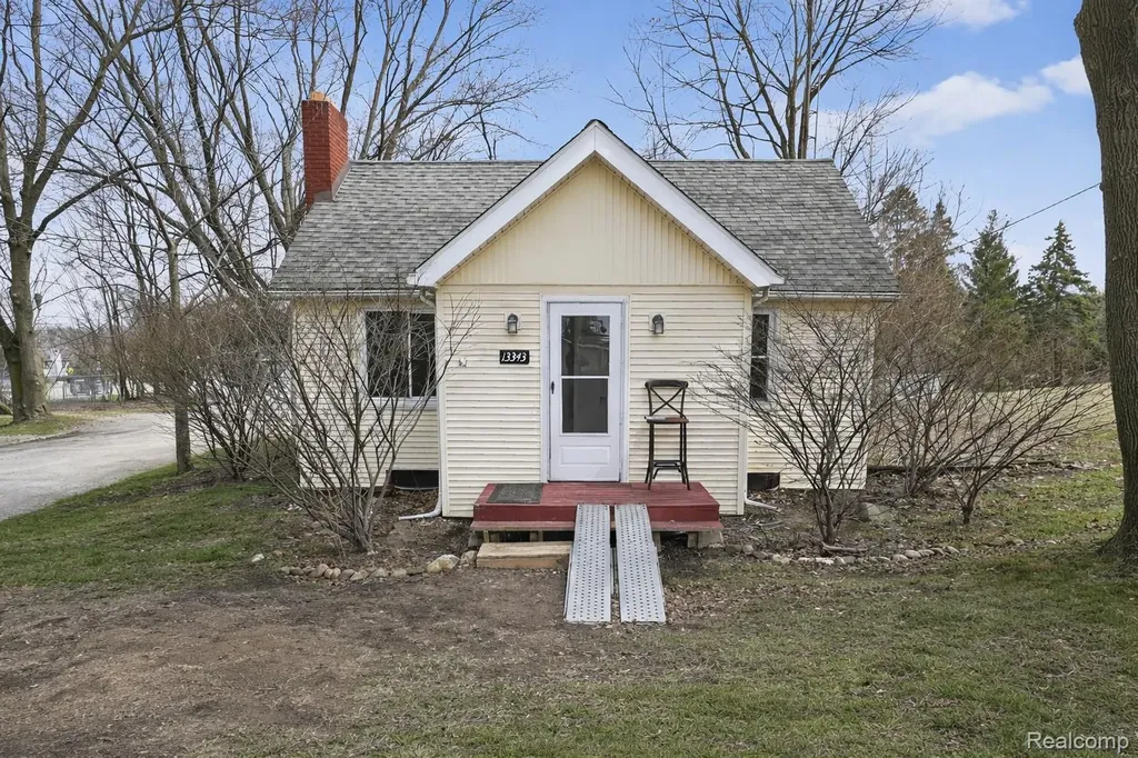 13343 N Fenton Road Fenton Charter Township MI 48430