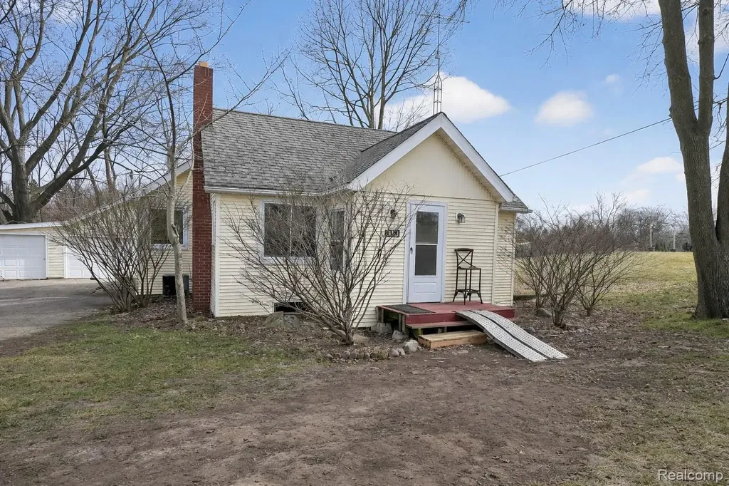 13343 N Fenton Road Fenton Charter Township MI 48430