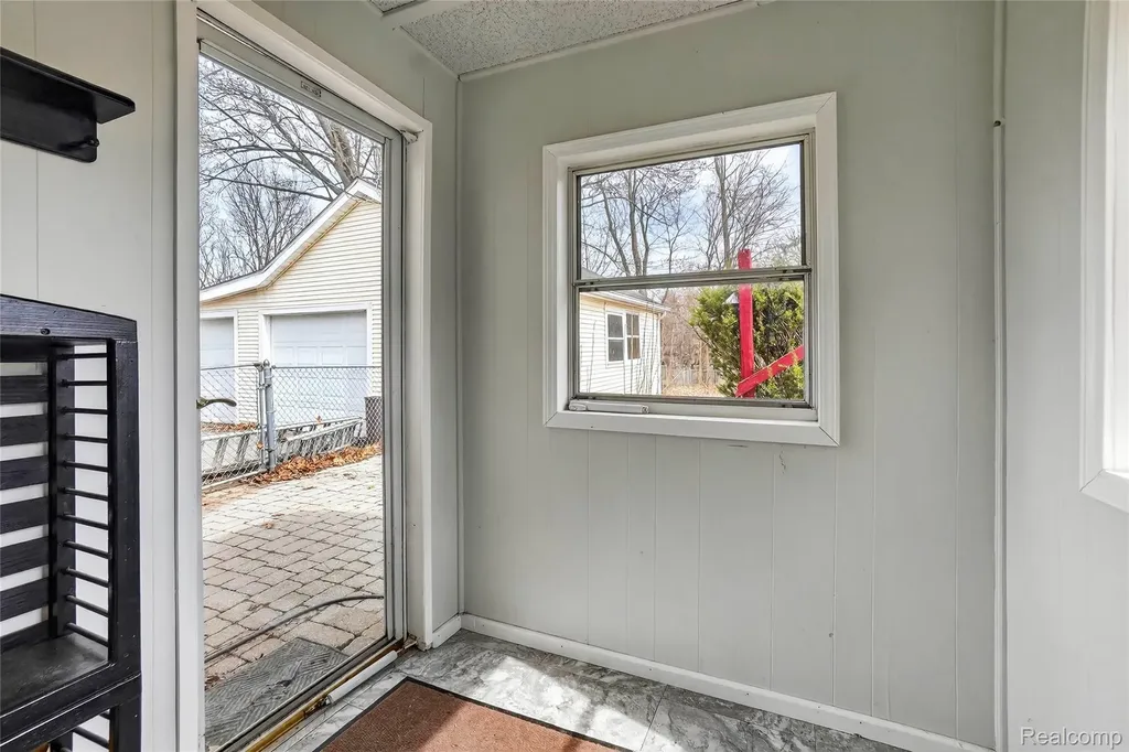 13343 N Fenton Road Fenton Charter Township MI 48430