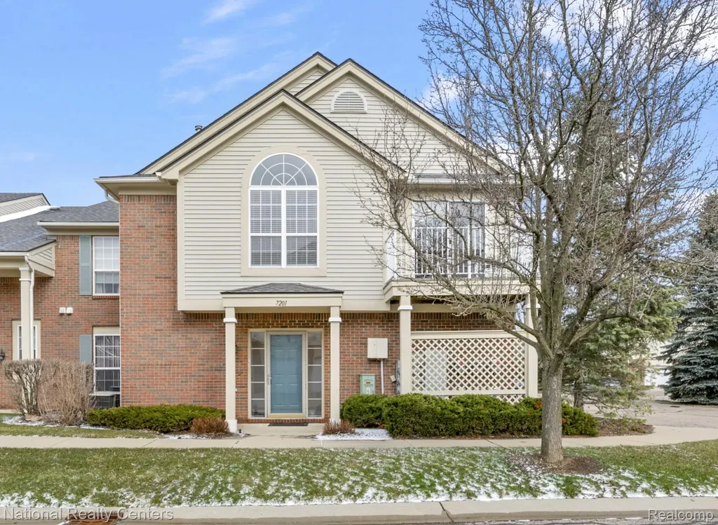 7201 Farmingdale Lane Commerce Charter Township MI 48390