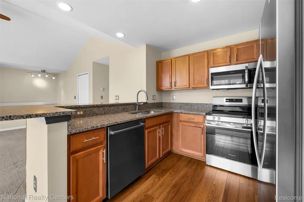 7201 Farmingdale Lane Commerce Charter Township MI 48390