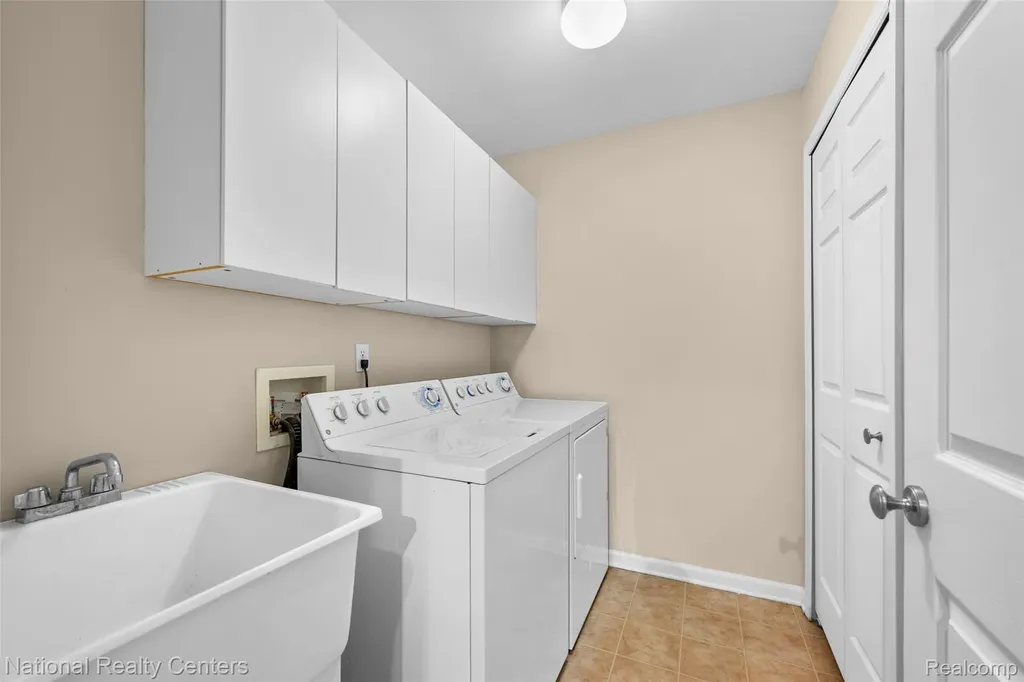 7201 Farmingdale Lane Commerce Charter Township MI 48390