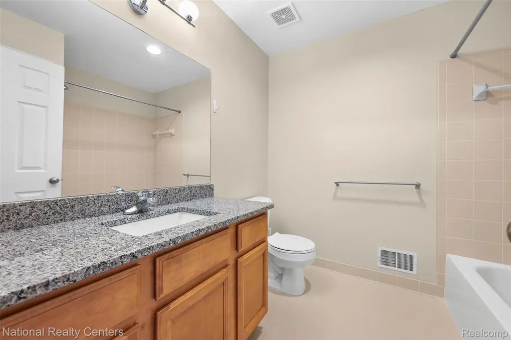 7201 Farmingdale Lane Commerce Charter Township MI 48390
