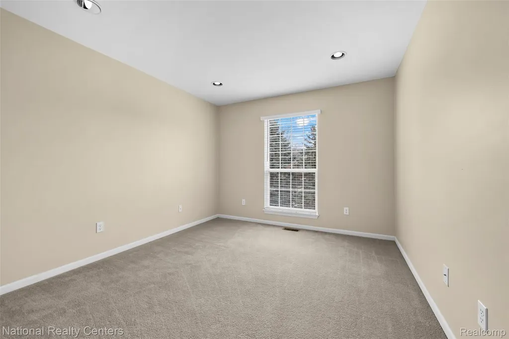 7201 Farmingdale Lane Commerce Charter Township MI 48390