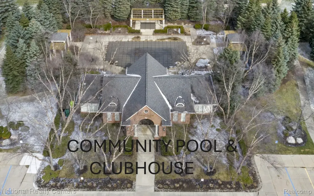 7201 Farmingdale Lane Commerce Charter Township MI 48390