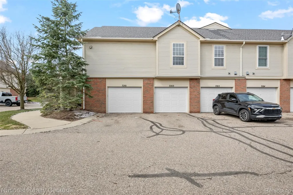 7201 Farmingdale Lane Commerce Charter Township MI 48390