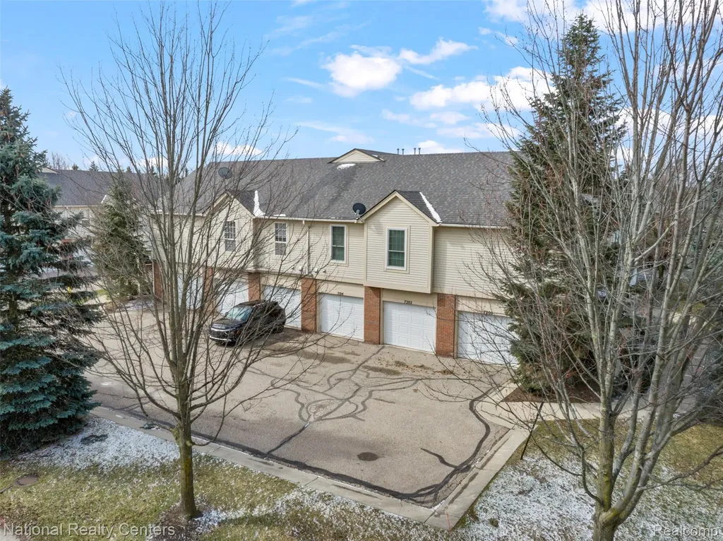 7201 Farmingdale Lane Commerce Charter Township MI 48390