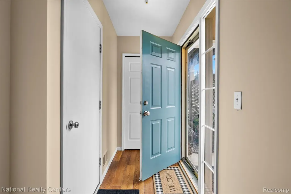 7201 Farmingdale Lane Commerce Charter Township MI 48390