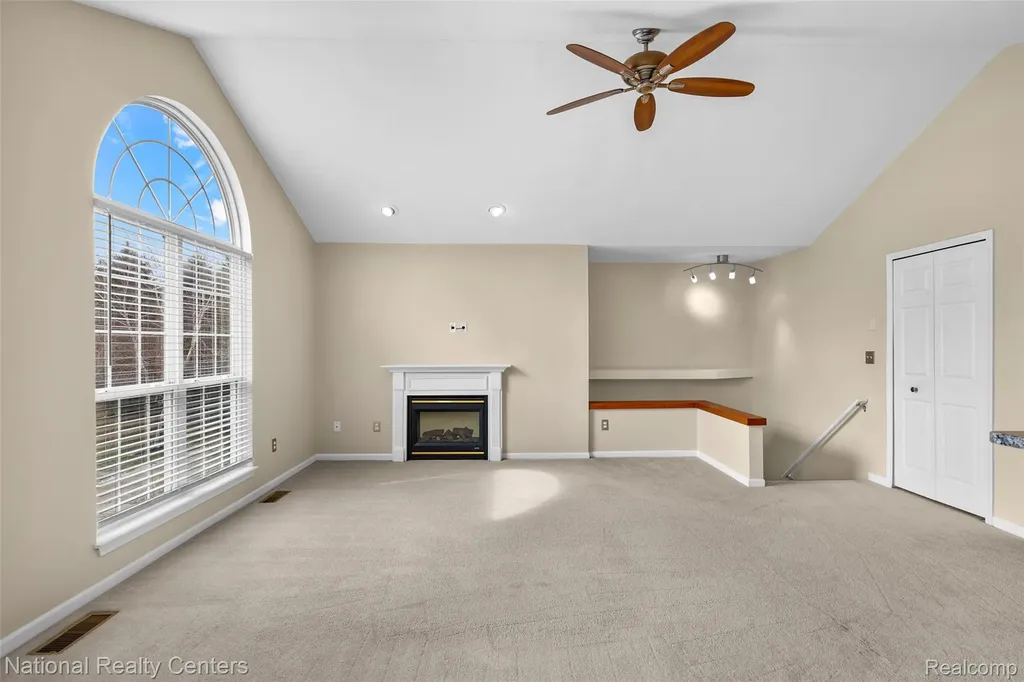 7201 Farmingdale Lane Commerce Charter Township MI 48390