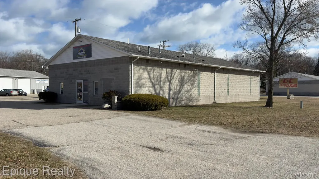 2970 Cherryhill Drive Fort Gratiot Charter Township MI 48059