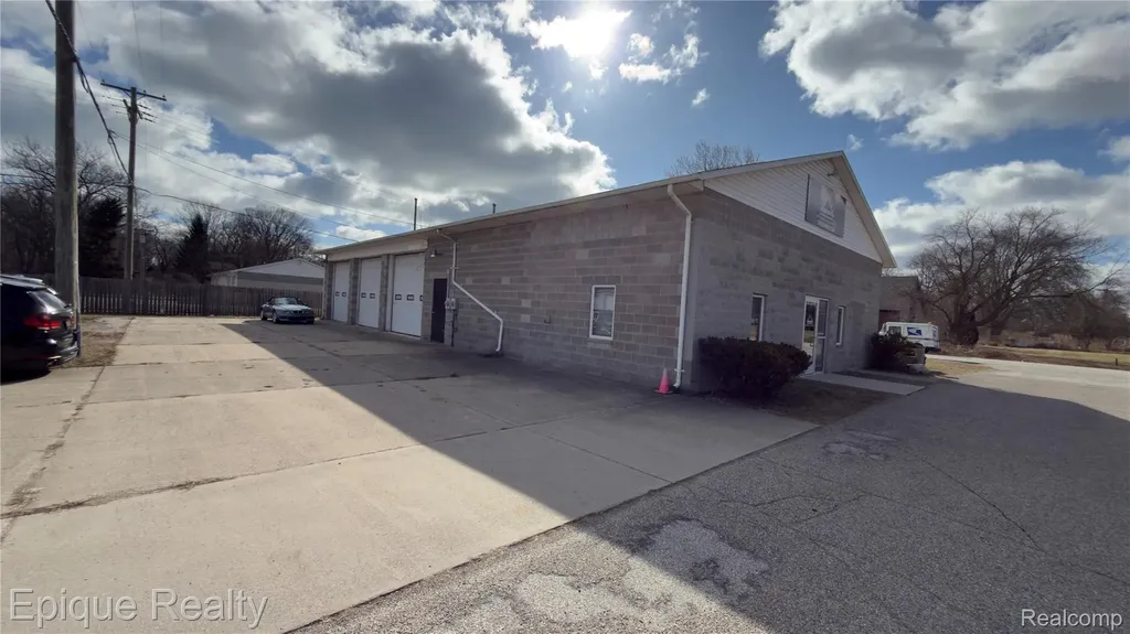 2970 Cherryhill Drive Fort Gratiot Charter Township MI 48059